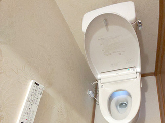 トイレリフォーム 床もあわせて一新した、快適レストルーム